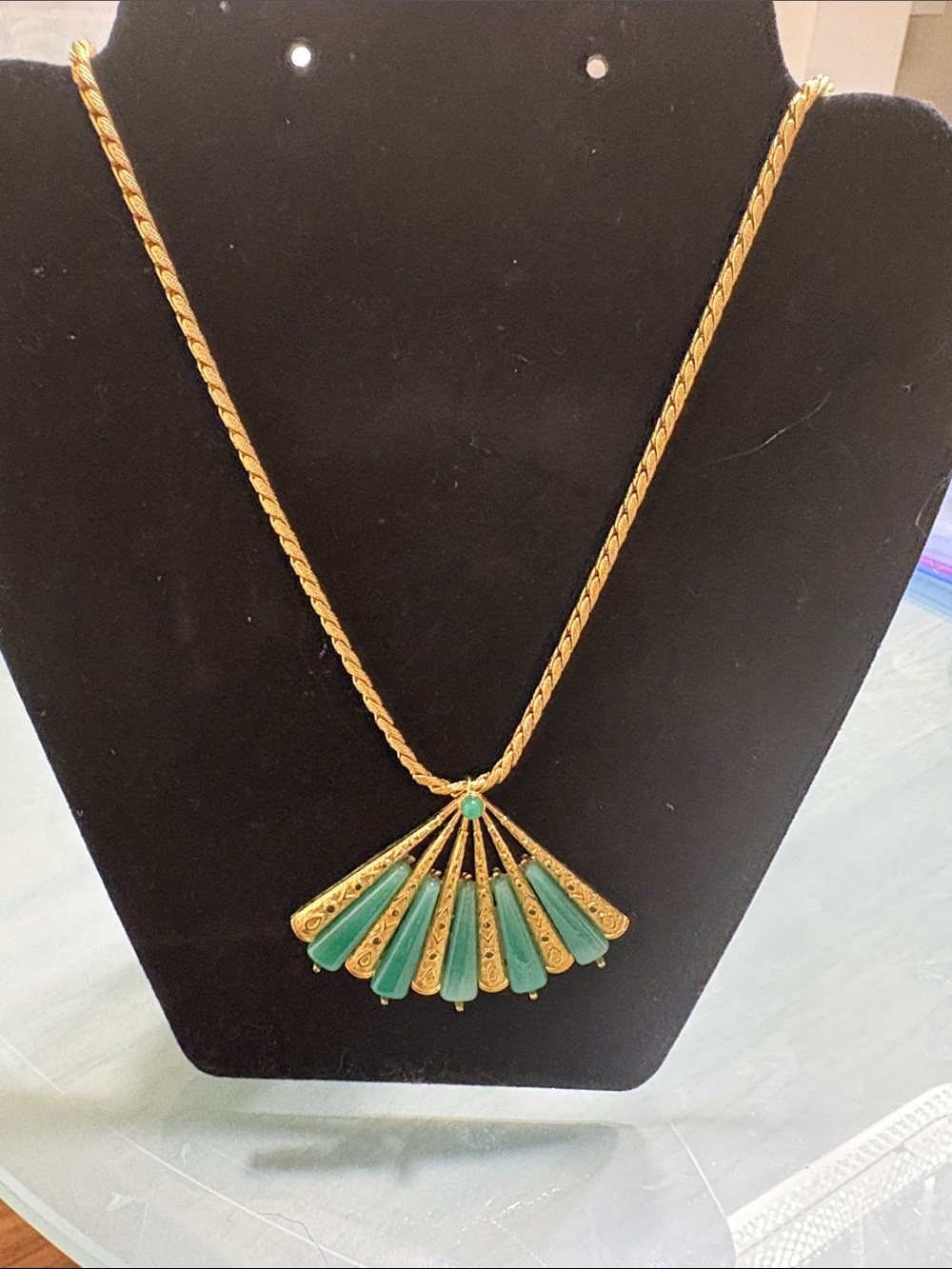 Gold-Tone vintage  Green Fan pin/Pendant Necklace - Women Jewelry